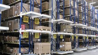 Viel Platz: Das neue Mahle-Wareneingangslager für Motorenteile bietet 2500 Stellplätze mehr.  Bild: Irrgang (Archiv: Vogel Business Media)