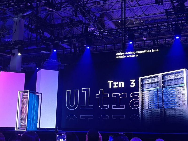 Auch der neue Trn 3 UltraServer hatte seinen Auftritt auf der Bühne. (Bild: Vogel IT-Medien)