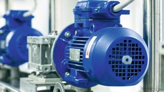 Effiziente Elektromotoren in der industriellen Produktion: Eine Studie zeigt, welche Möglichkeiten  sich neben der Auswahl der Effizienzklasse eines Motors gibt, um Verluste und Verbräuche elektromotorischer Systeme zu minimieren. (©nordroden - stock.adobe.com)