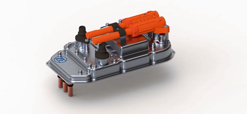 Der Wechselrichter mit Siliziumkarbid-Technologie für den E-Antrieb EVSys800 wurde in Bezug auf EMV, Leistungsmodule und Kondensator grundlegend weiiterentwickelt.  (Bild: ZF Group)