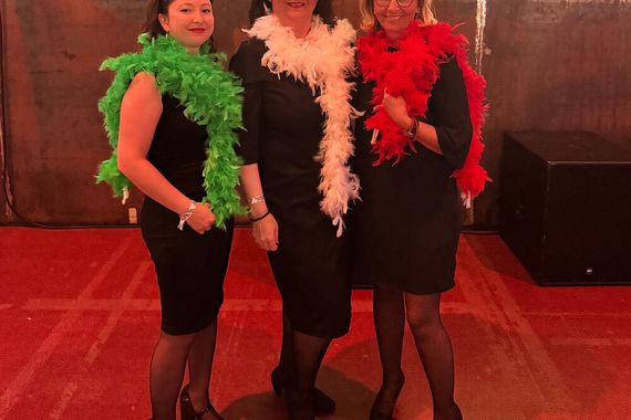 Die Italienische Flagge mal anders: (v.l.) Mihriban Dincel, Lilli Kos, Stephanie Steen (alle IT-BUSINESS)  (Bild: Vogel IT-Medien)