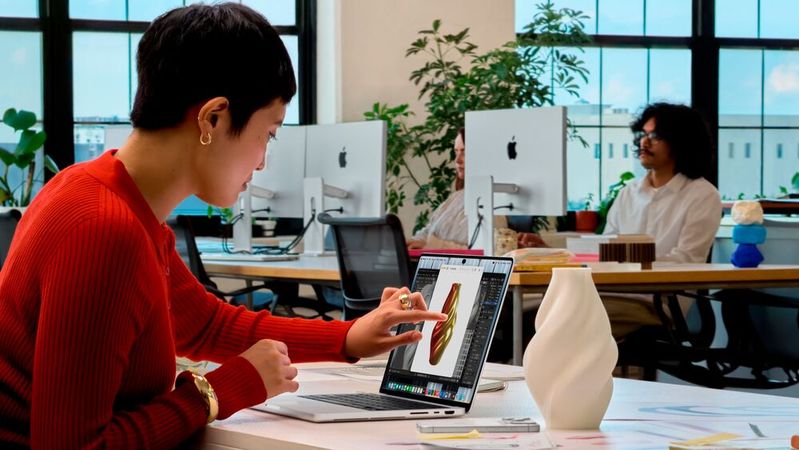 Mit dem Macbook Pro mit PROLED XDR Display bringt Apple zum ersten Mal ein Macbook mit Touchdisplay auf den Markt.(Bild:  Apple)