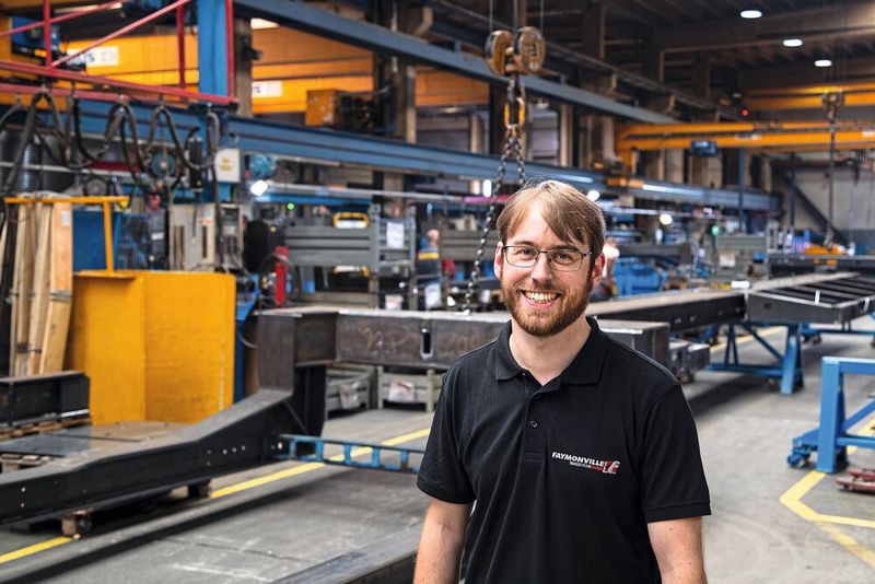 Carsten Faber, Prozessingenieur Faymonville Group: „Bei unseren Stahlstärken ist der Lorch Speed-Arc-Prozess hochinteressant, weil wir damit den Nahtöffnungswinkel von 60° in der Schweißvorbereitung deutlich reduzieren konnten.“ (Bild: Faymonville/Lorch Schweißtechnik)