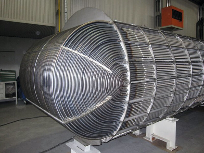 Ein Rohrbündel-Wärmetauscher mit Gewa-K-Rippenrohren aus Edelstahl, U-förmig gebogen, für ein FLNG-Projekt. (Bild: Wieland)