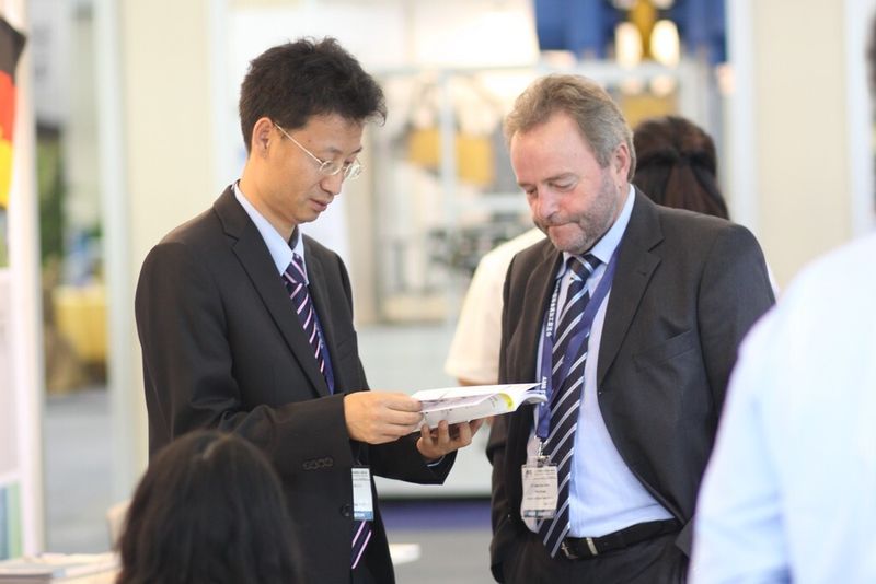 Interkulturelle Begegnungen auf der Messe. (Bild: AMB China)