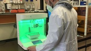 Kultiviertes Fleisch wird im 3D-Biodrucker Lage für Lage gedruckt. (Bild: Hochschule Reutlingen)