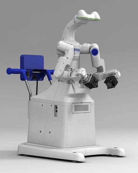 Dank einer der menschlichen Anatomie angeglichenen Armgeometrie kann der Roboter die gleichen Werkzeuge nutzen wie Menschen auch. (Bild: Epson)