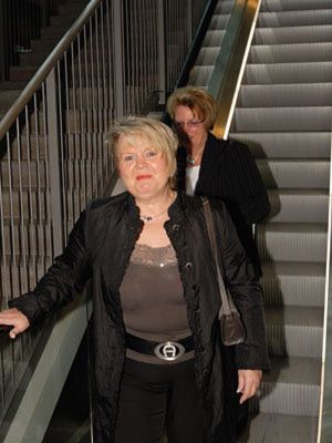 Auf dem Weg zum Eröffnungsvortrag: Gesa Groenewold, Autohaus Groenewold (Leer) und Ingrid Meyer (Leer). (Archiv: Vogel Business Media)