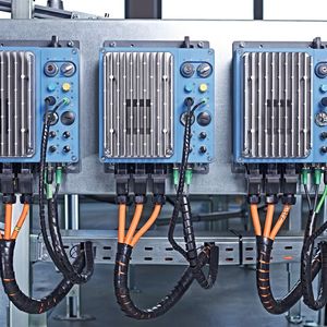 Der Nordac Link für die Wandmontage ist auch mit integrierter Ethernet-Schnittstelle und erweiterter Funktionaler Sicherheit erhältlich(Bild:  Nord Drivesystems)