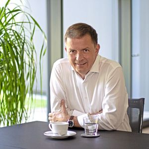 „Wir brauchen  echte Industriepolitik und moderne, zukunftsorientierte Beschäftigungspolitik“, sagt Alexander Blum, Vorsitzender der Geschäftsführung bei Blum-Novotest. (Bild: Blum Novotest)