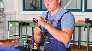Tobias Müller gewann den praktischen Landeswettbewerb 2019 in Sachsen. (Haus des Kfz-Gewerbes Dresden)