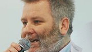 Matthias Nowotny von der Dialogmanufaktur führte durch die Diskussion rund um die GVO. (Archiv: Vogel Business Media)