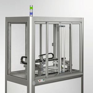 Machine statuses can also be displayed via the 3-segment RGB signal light, which can also be connected to the control unit via IO-Link. Colors and light functions such as flashing or blinking are freely selectable for each segment.(Image: Item Industrial Technology)