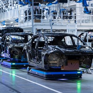 Mehr als 400 fahrerlose Transportsysteme (FTS) lösen das klassische Fließband ab.