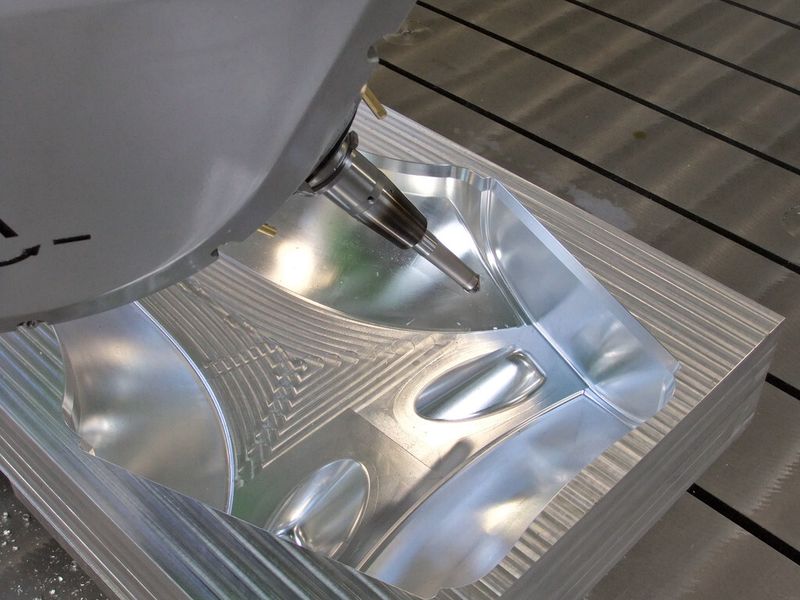 Bild 5: Komplexe Formen werden nacharbeitsfrei mit hohen Oberflächengüten ausgearbeitet. (Bild: Zimmermann)