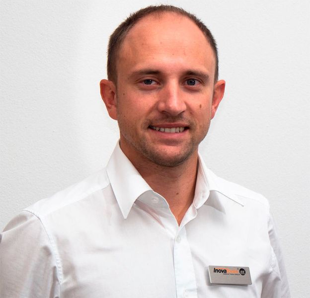 Tobias Eckerle, Produktmanager bei Inovatools erklärt: „Außer durch einer Verbesserung der Oberflächenqualität und Verkürzung von Fertigungszeiten, erhöhen unsere Curvemax-Fräser etwa bei der Herstellung von Komponenten für die Luftfahrtindustrie die Produktivität und senken dabei die Werkstückkosten.“ (Innovatools)