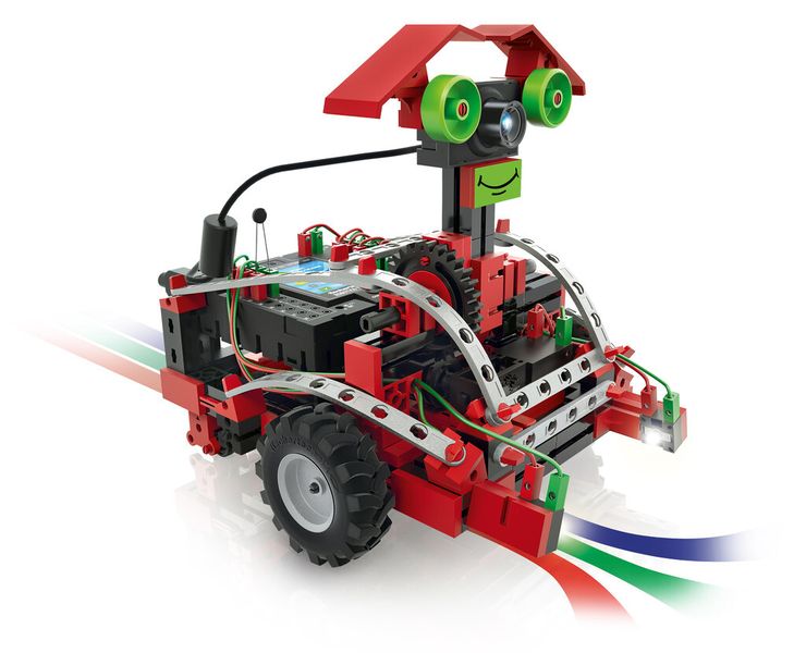Mit den Modellen aus dem Baukasten fischertechnik Robotics TXT Discovery Set lassen sich nicht nur Räume erkunden, sondern auch Roboter-Fußball spielen. (Bild: Fischertechnik)