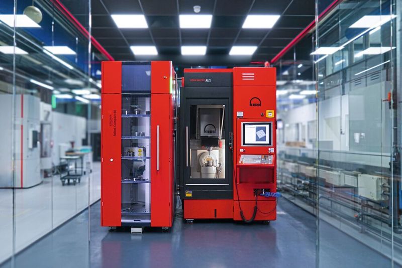 Die Kern Micro HD steht bei LouwersHanique im Mittelpunkt der Fertigung. Hier werden anspruchsvollste Keramiken zerspant.  (Bild: Kern Microtechnik GmbH)