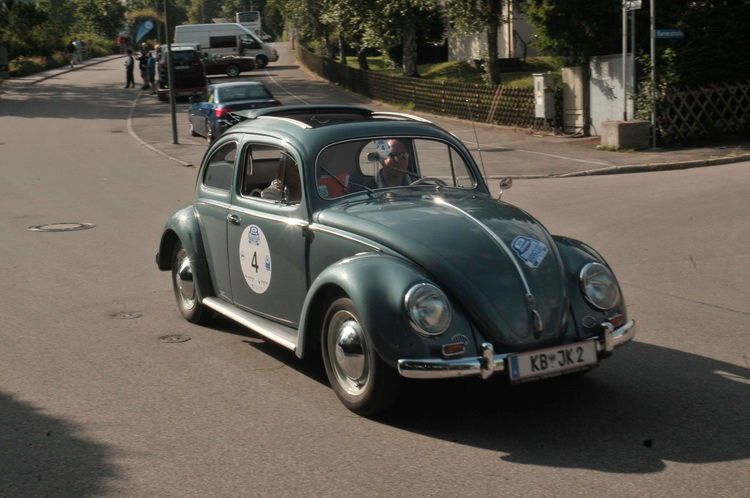 Zurück in die Fünfziger: VW Käfer Ovali (Baujahr 1955). (Bild: Zietz)