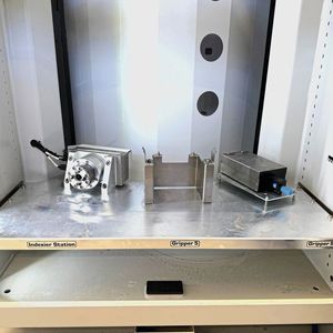 Erowa Robot Compact 80 (ERC80): The modular robot is a central component of the automated wire erosion cell at BKV Braun and stores all clamping tools — including connections to the measuring machine, job management, and chip reading.(Source:  Sodick)