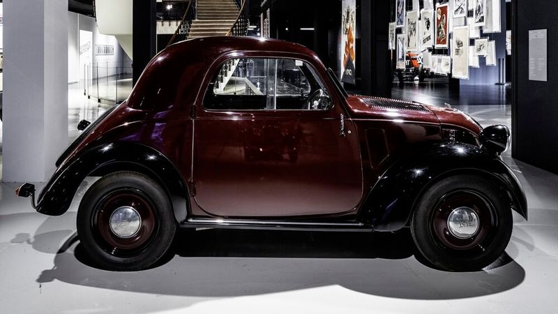 Der erste Fiat 500, auch Topolino genannt, leitete die Volksmotorisierung in Italien ein. (Bild: Fiat, MAUTO)