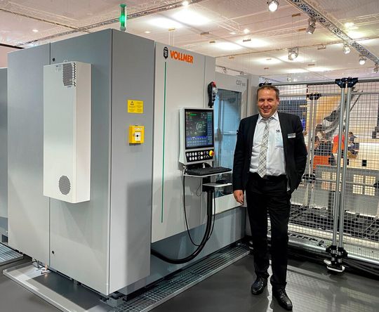 Thomas Wenger with the new CSF860 at Grinding Hub Thomas Wenger with the new CSF860 at Grinding Hub