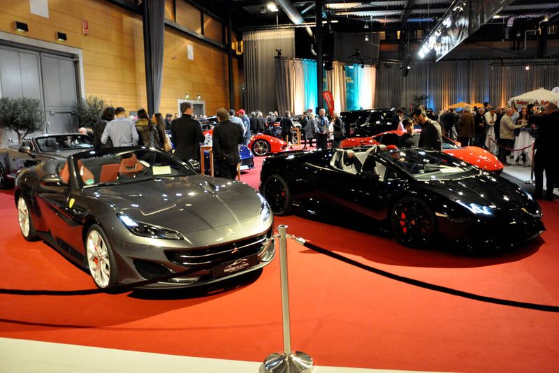 Nicht nur Alltagsautos, sondern auch Sportwagen und Luxusmodelle konnten in Freiburg bestaunt werden. (Bild: Wehner/»kfz-betrieb«)