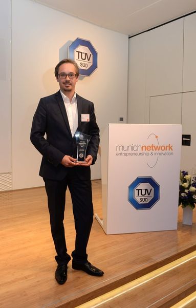 „Als noch sehr junges Unternehmen treten wir mit unseren Entwicklungen gegen die großen Spieler der Hightech-Industrie an. Umso mehr freut es uns, dass unsere Ideen und Lösungen dieJury überzeugt haben“, berichtet Nikolai Ensslen, Geschäftsführer und Gründer der Synapticon GmbH. (Bild: Synapticon)