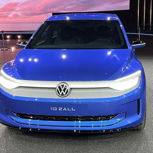 Der untere Lufteinlass in der Front vermittelt zusammen mit den Scheinwerfern ein Lächeln.(Bild:  Dirk Kunde)