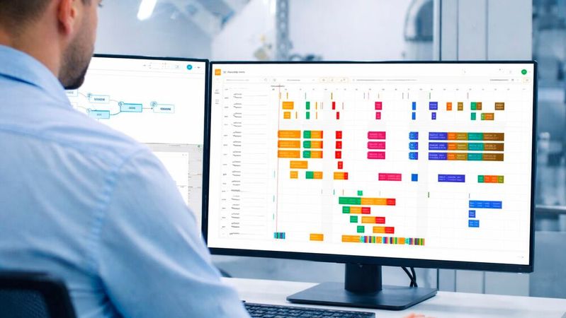 ERP-Auftragsdaten können über Schnittstellen direkt in APS-Systeme für die ressourcenbasierte Produktionsplanung überführt werden.(Bild:  Dall-E / KI-generiert)