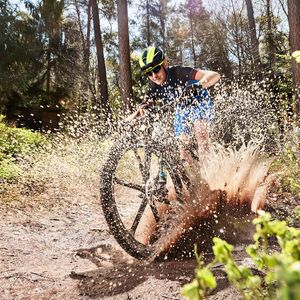 Auf der Eurobike präsentieren auch zahlreiche Unternehmen aus dem Maschinenbau und der Automobilindustrie Komponenten für die Fahrrad-Branche.