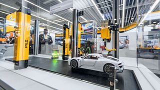 Pilz präsentiert Lösungen aus Safety und Industrial Security rund um die sichere Automatisierung und den sicheren Betrieb mobiler Plattformen.  (Bild: Pilz)