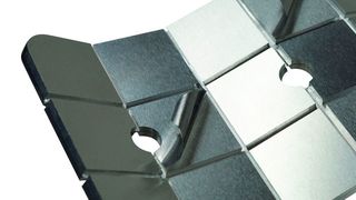 Zum partiellen Ausgleich schräger Verbindungen präsentiert Martin jetzt abgestufte Zwischenlagen, die eine Verbindung zweier Komponenten mit definiertem Winkel erlauben. (Bild: Martin)