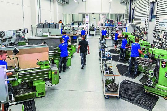 Hier sieht es noch gut aus, mit den besetzten Ausbildungsstellen. Doch der VDMA muss berichten, dass die insgesamte Ausbildungslage im deutschen Maschinen- und Anlagenbau immer prekärer wird – denn noch jetzt sind weit über 10.000 Stellen offen.(Bild:  Haimer)