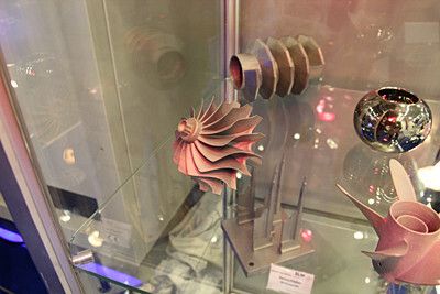 Impressionen zu weiteren Bauteilen, die speziell mit der SLM 500 HL schneller verfügbar sind: Lüfterräder, ... (Bild: Königsreuther)