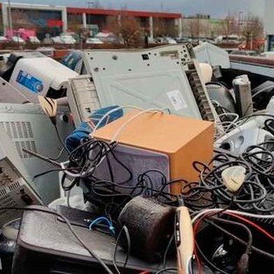 Elektroschrott wird in der EU noch viel zu wenig recycelt. Dabei stecken darin echte Schätze, wie man zum heutigen „Tag des Elektroschrotts“ erfährt. Hier mehr dazu ... (Bild: Deponieblick)