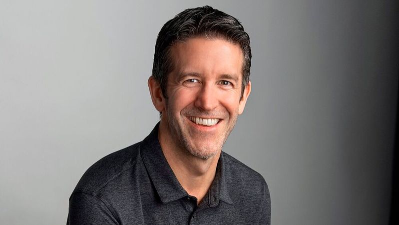 John Ternus folgt am 1. September auf Tim Cook und soll eine zentrale Rolle für den Erfolgslauf von Apple einnehmen. (Bild:  Apple)