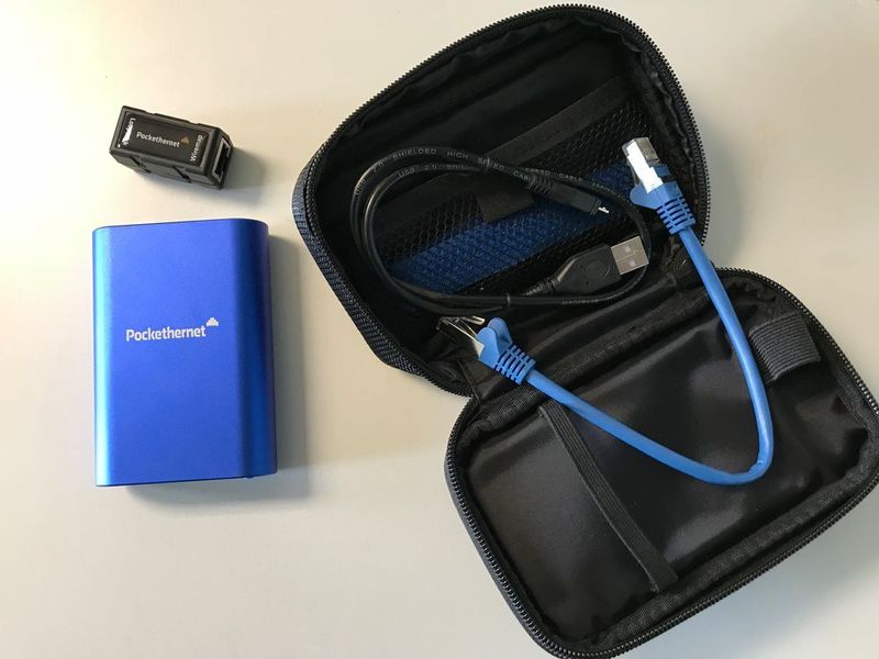 Für 199 Euro gibt’s den Pockethernet, einen Abschluss- und Test-Dongle, ein USB-Ladekabel (ohne Netzteil), ein kurzes LAN-Kabel und eine Transporttasche… (VIT)
