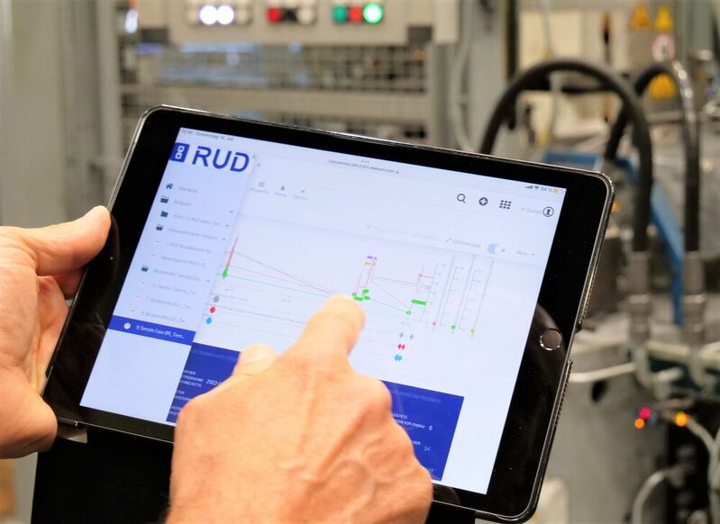 Förderanlagen mit Ketten können jetzt optimaler betrieben werden. Denn RUD hat mit seinem neuen, cloudbasierten Cockpit das passende Anlagenmonitoring geschaffen. Die Zustandsüberwachung kann vom PC, vom Tablet oder vom Smartphone aus geschehen.