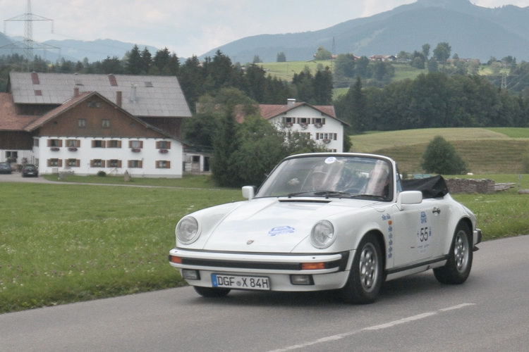 Nicht der Dienstwagen: Das »kb«-Team im Porsche 911 Carrera (Baujahr 1984). (Zietz)