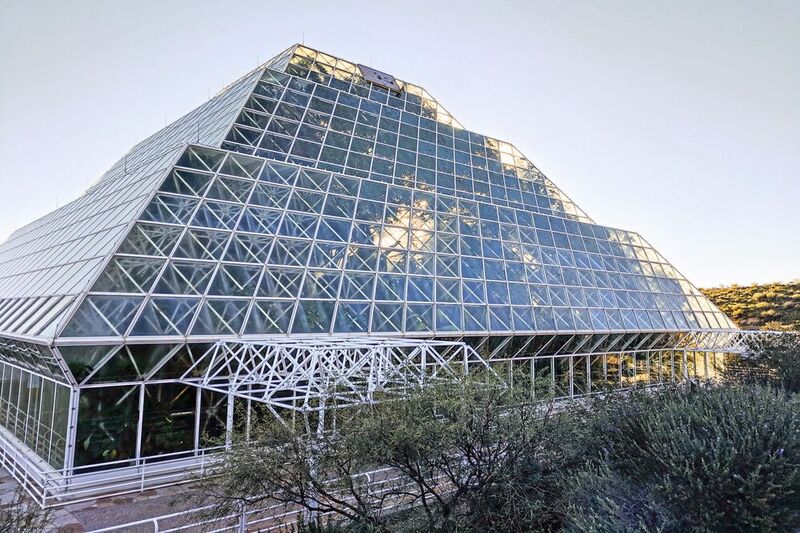 Außenansicht des experimentellen Regenwaldes der Biosphere 2 in Oracle, Arizon