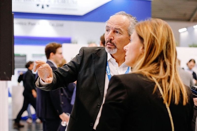 Conrad (Halle B5, Stand 578): Conrad präsentiert sich auf der Messe als robuste Beschaffungsplattform und zeigt Ihnen nicht nur aktuelle Produkte, sondern gibt Ihnen auch einen Ausblick auf die Conrad-Produkte im Jahr 2025: unter anderem wasserdichte Multimeter, ein neues Solar-Power-Meter und ein neues Tisch-Oszilloskop sowie ein Sound-Level Meter mit Gehäuse aus Recycling-Granulat und Platine aus Recycle-freundlichem Keramikmaterial.  (Bild: Conrad)