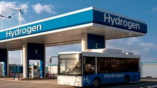 The plant will produce 15 tons per day of liquid green hydrogen, produced using 100 % renewable energy and intended to fuel transportation applications. (©scharfsinn86 - stock.adobe.com)