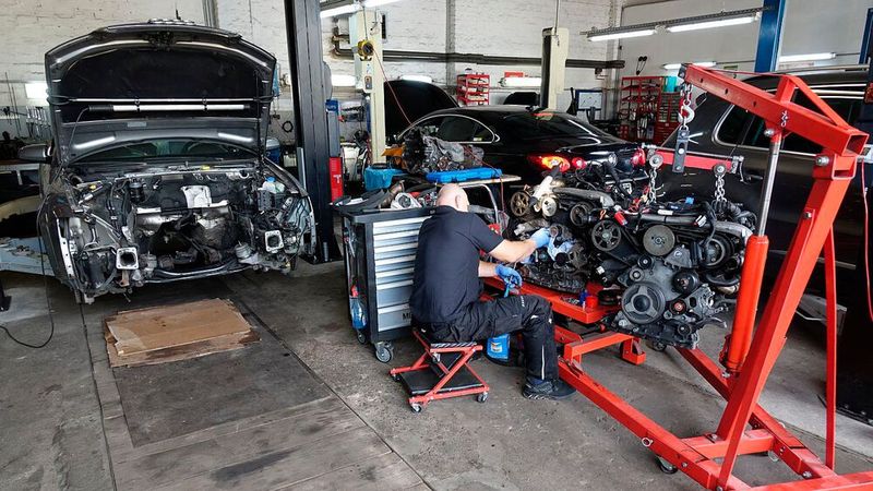 Auch Motorinstandsetzungen gehören zum Angebot von Auto-Service Micha. (Bild: Rosenow/»kfz-betrieb«)