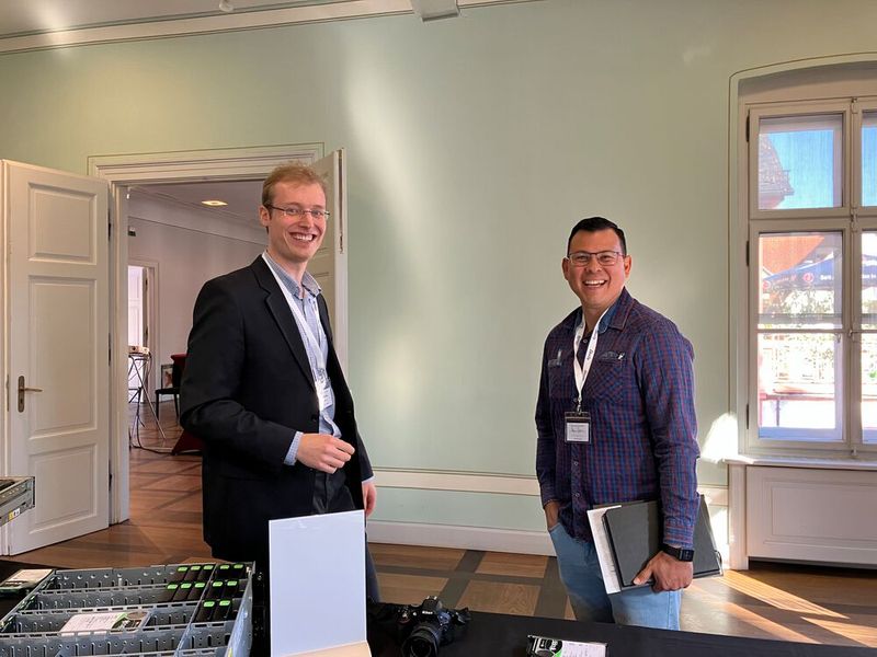 Fachlicher Austausch über modernste Komponenten (Bild: 21unity)