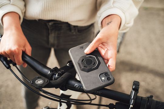 Smartphone fixture made of Luvotech eco PA666-GF50-HS-BK(Source:  Sebastian Kummer)