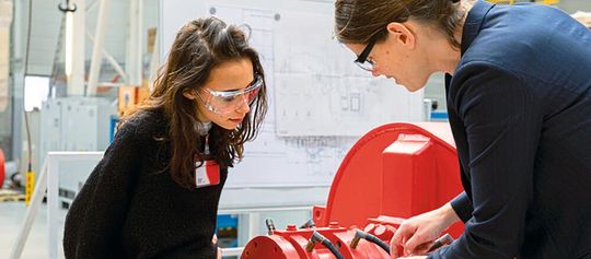 Des activités telles que des événements corporate, de carrière, du coaching, des ateliers, etc. sont organisées en collaboration avec des partenaires industriels et des établissements d'enseignement. Des activités telles que des événements corporate, de carrière, du coaching, des ateliers, etc. sont organisées en collaboration avec des partenaires industriels et des établissements d'enseignement.
