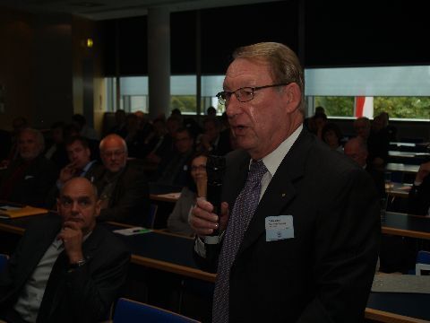 Dieter Ernstt, Obermeister der Innung Rhein-Neckar-Odenwald (Mannheim), äußerte sich kritisch über die Politik der Hersteller, ihr Engagement derzeit nur in aufstrebende Märkte wie China zu investieren, anstatt dem Handel in Deutschland zur Seite zu stehen. (Archiv: Vogel Business Media)