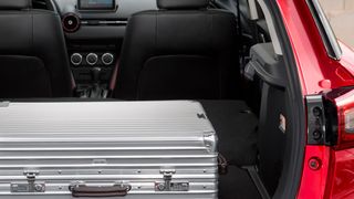 Kofferraumperspektive beim Mazda CX 3 (Ingo Barenschee)