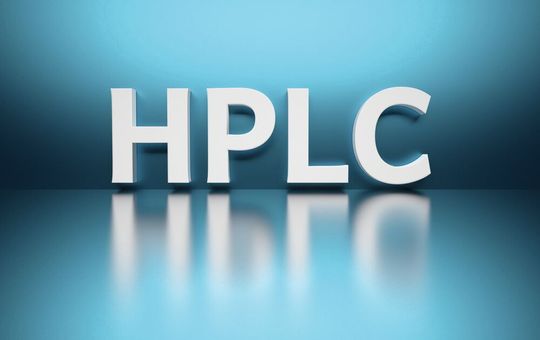 Abb.1: Die Hochleistungsflüssigchromatographie (HPLC) zählt zu den meistverwendeten Analysemethoden im Labor. Abb.1: Die Hochleistungsflüssigchromatographie (HPLC) zählt zu den meistverwendeten Analysemethoden im Labor.